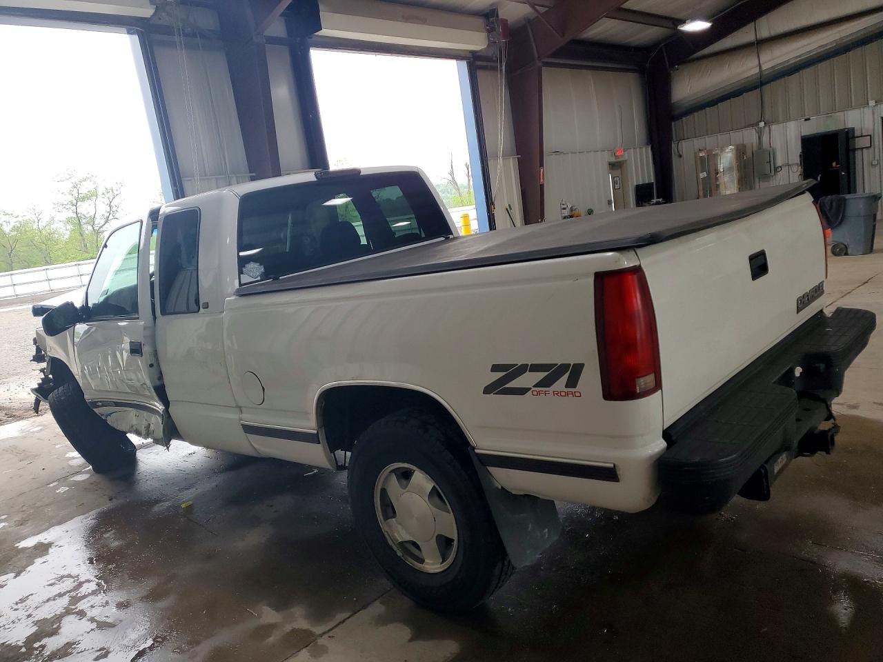 1998 CHEV Gmt VIN 2GCEK19RXW1247319 photo 2
