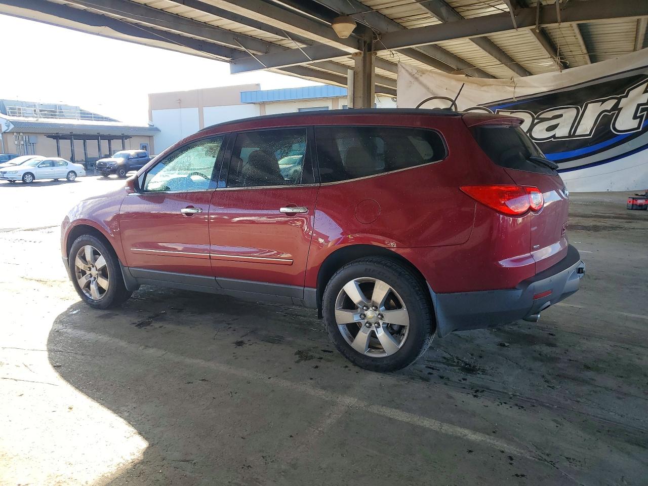 2011 Chevrolet Traverse VIN 1GNKVLED6BJ215149 photo 2