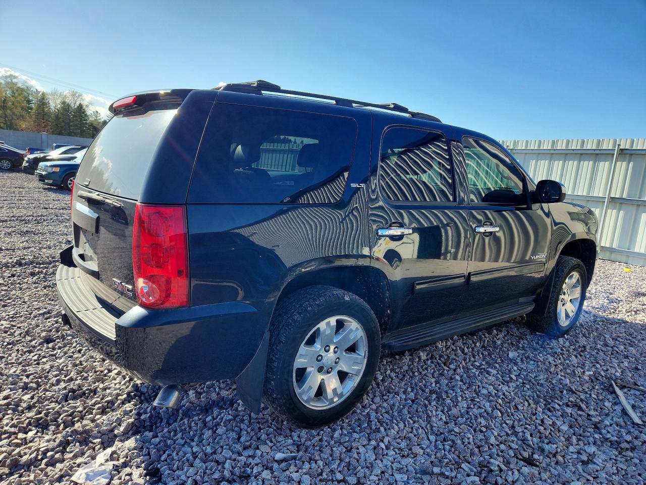2010 GMC Yukon VIN 1GKUKCE03AR254521 photo 3