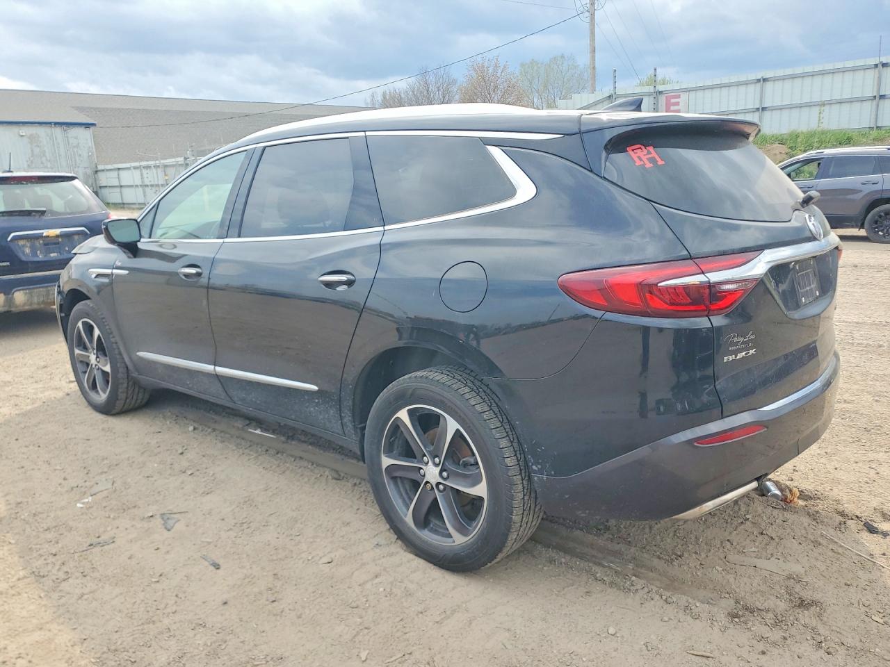 2018 Buick Enclave VIN 5GAERBKW6JJ208518 photo 2