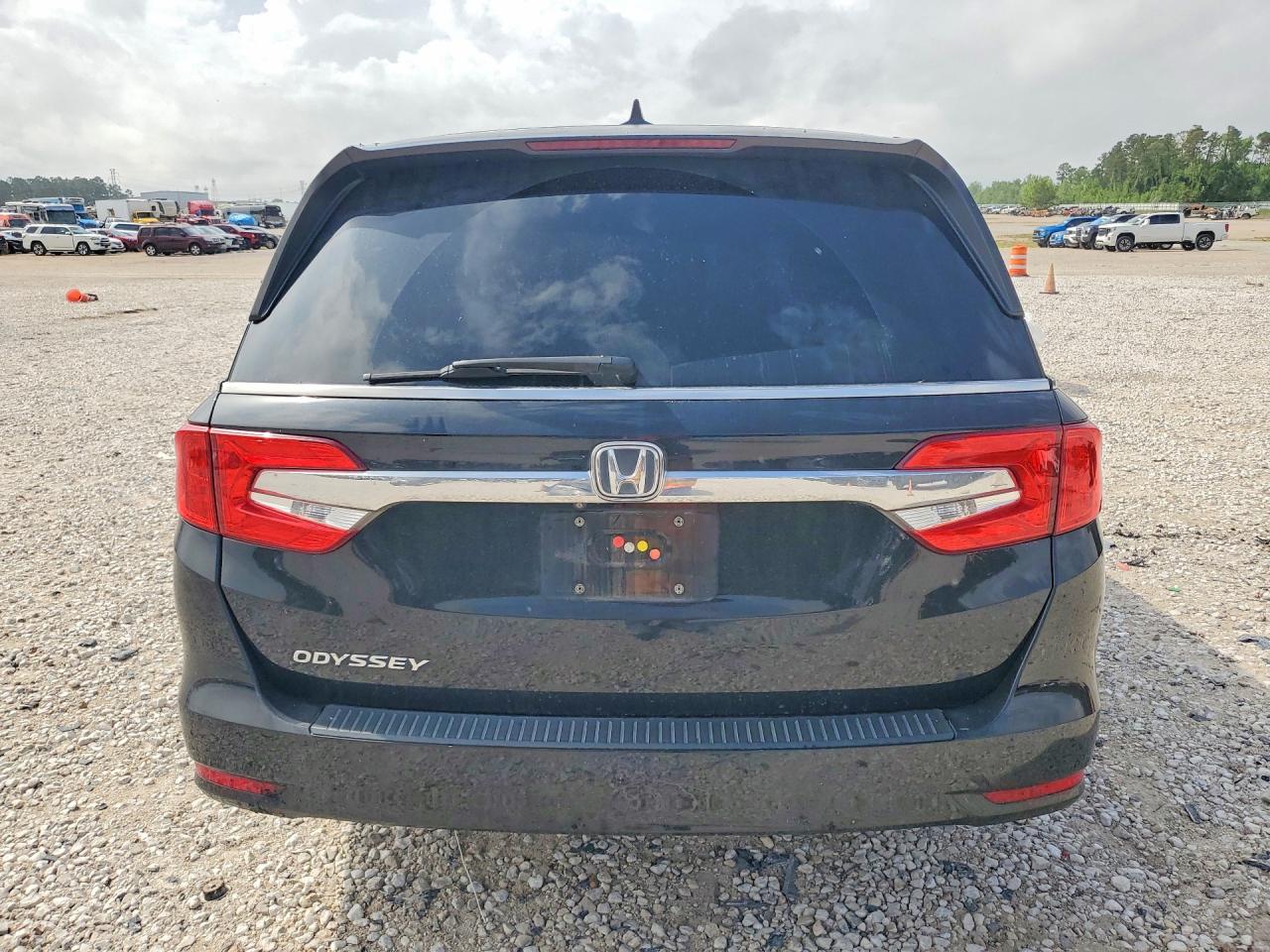 2018 Honda Odyssey VIN 5FNRL6H75JB006415 photo 6