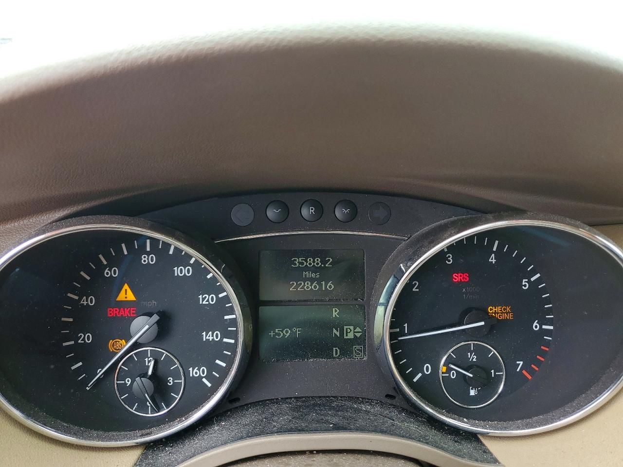 2008 Mercedes R-class VIN 4JGCB56E88A081760 photo 9