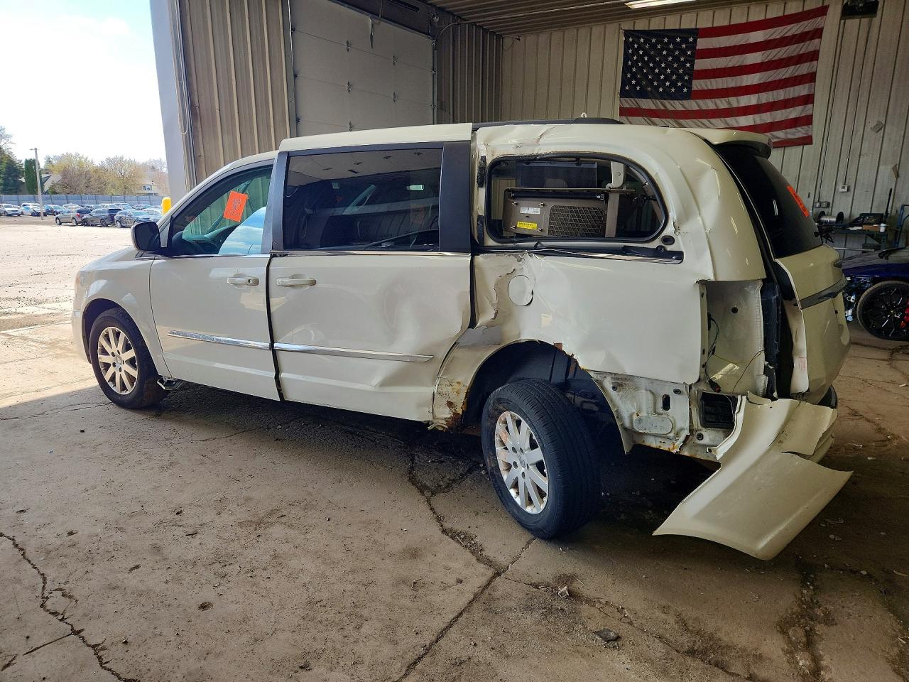 2013 Chrysler Minivan VIN 2C4RC1BG1DR780455 photo 2