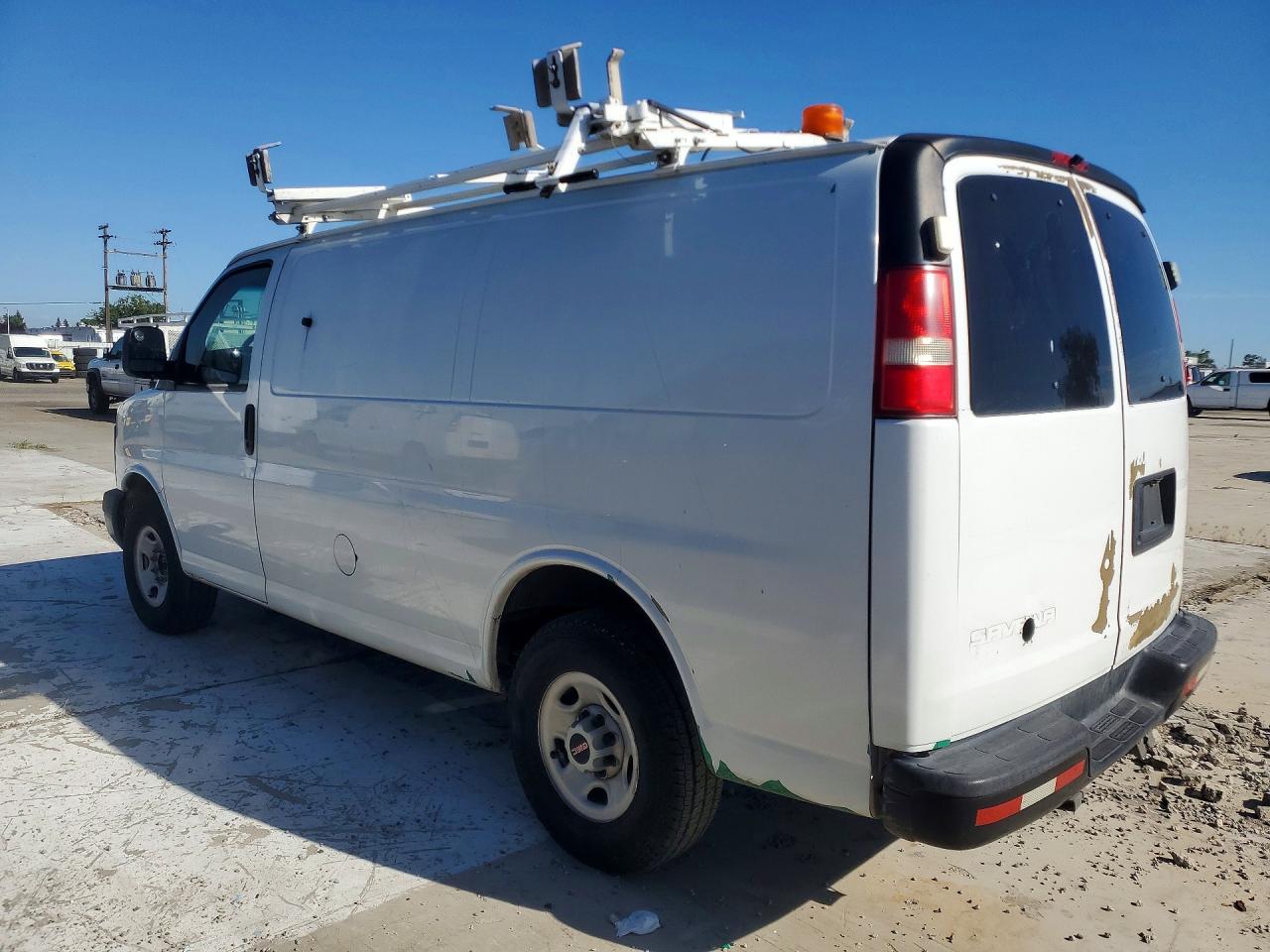 2008 GMC Savana VIN 1GTGG25CX81183132 photo 2