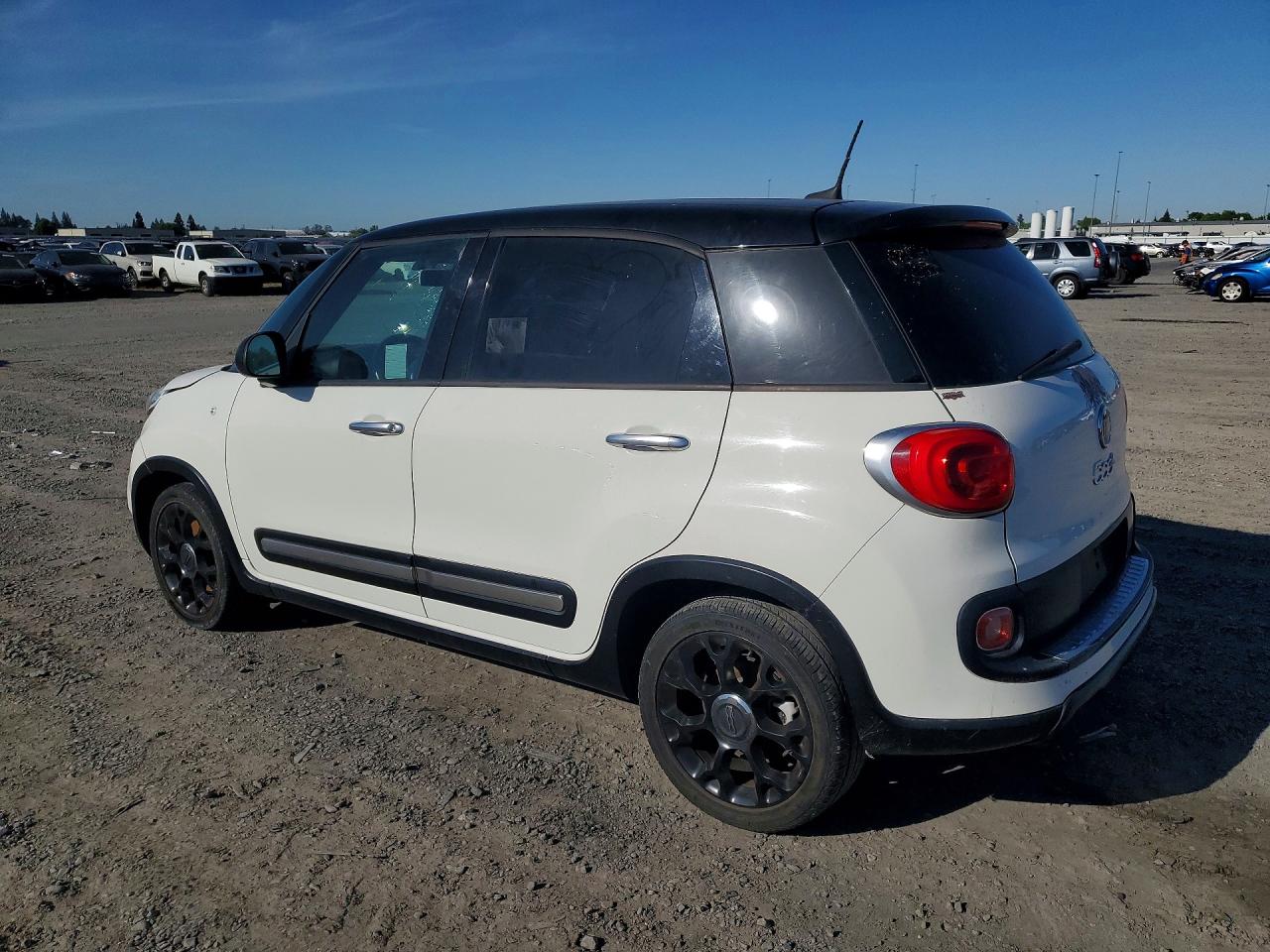 2017 Fiat 500 VIN ZFBCFADH6HZ039073 photo 2