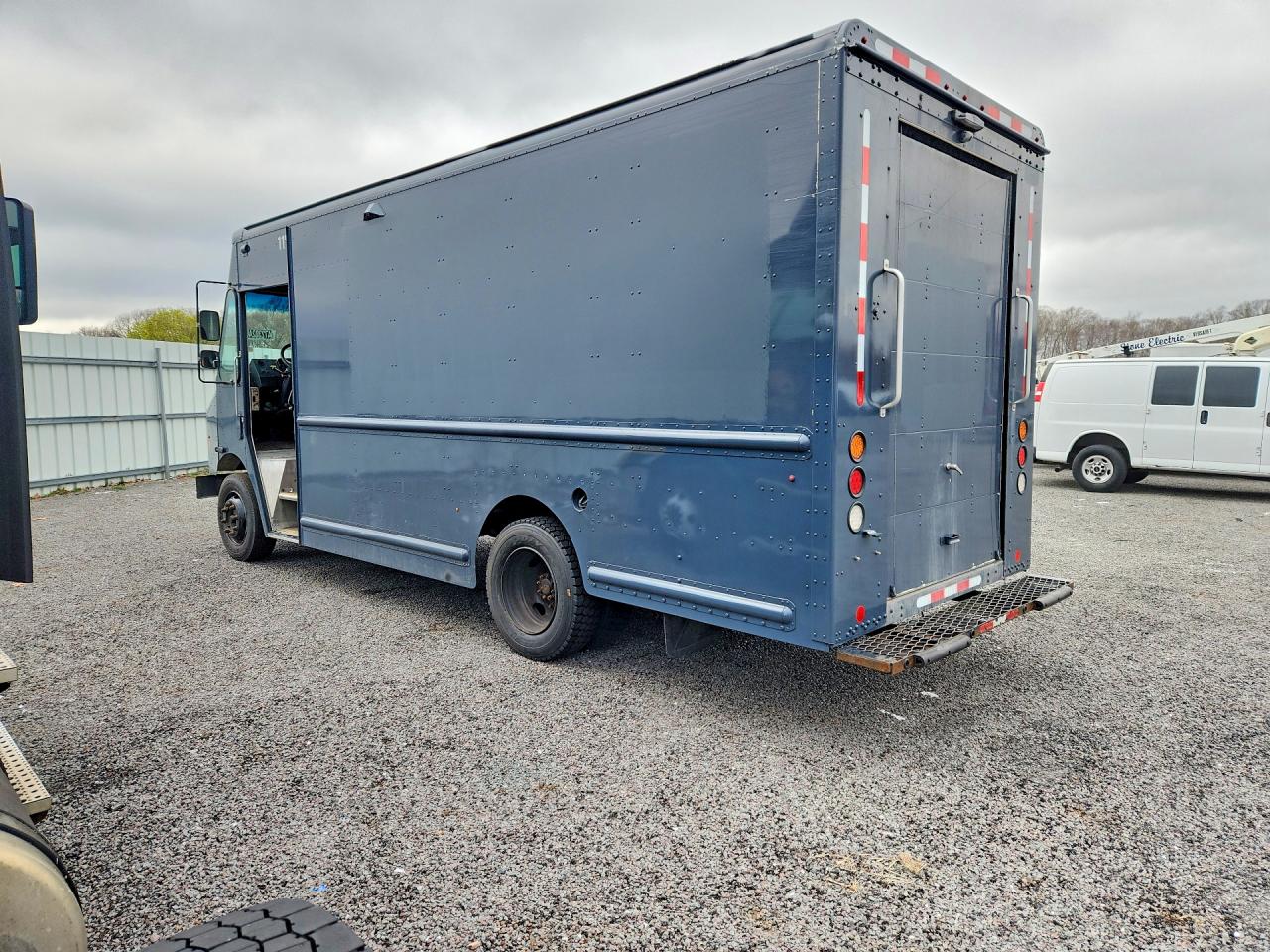 2021 FREIGHTLINER All other VIN 4UZAC2EA6MCML0821 photo 2