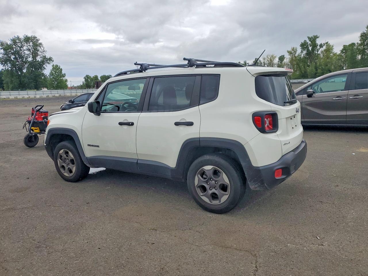 2017 Jeep Renegade VIN ZACCJBAB1HPF06738 photo 2