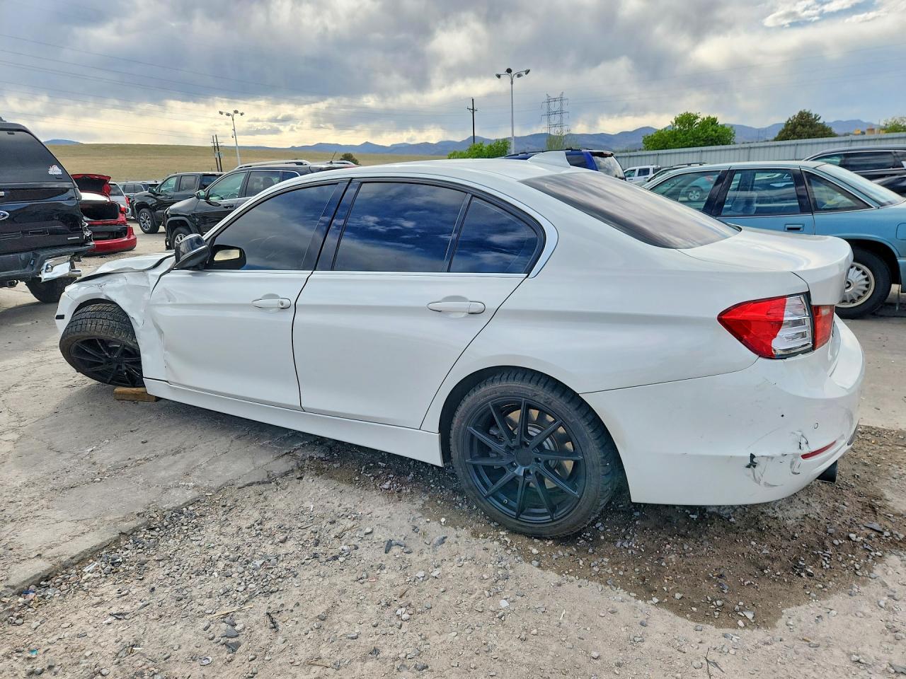 2015 BMW 3 series VIN WBA3A9G55FNT09214 photo 2