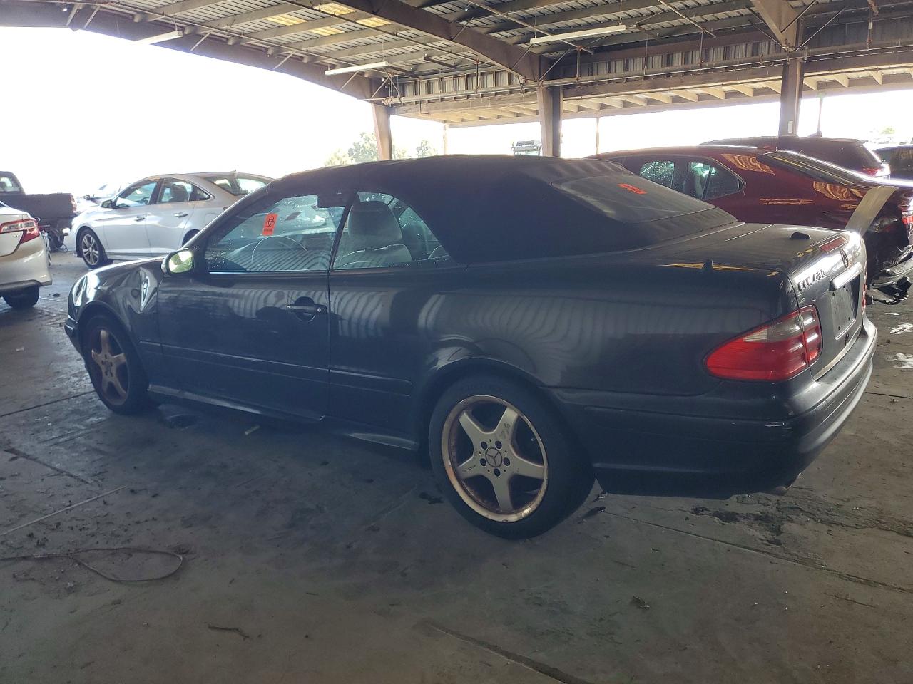 2003 Mercedes-Benz Clk-class VIN WDBLK70G53T133805 photo 2