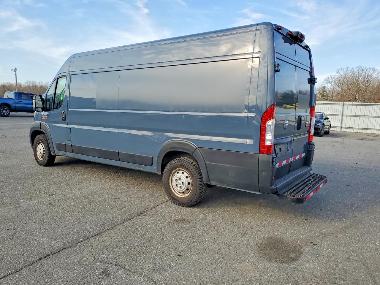 2020 RAM Promaster VIN 3C6URVJG3LE136657 photo 2