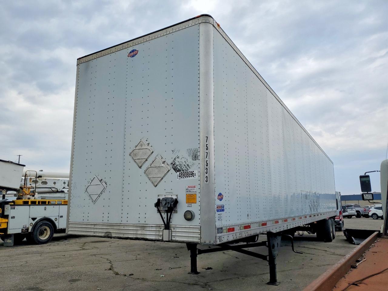 2012 UTILITY All models VIN 1UYVS2531CG235924 photo 2