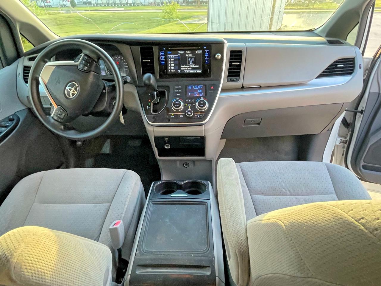 2015 Toyota Sienna VIN 5TDKK3DC3FS547083 photo 9