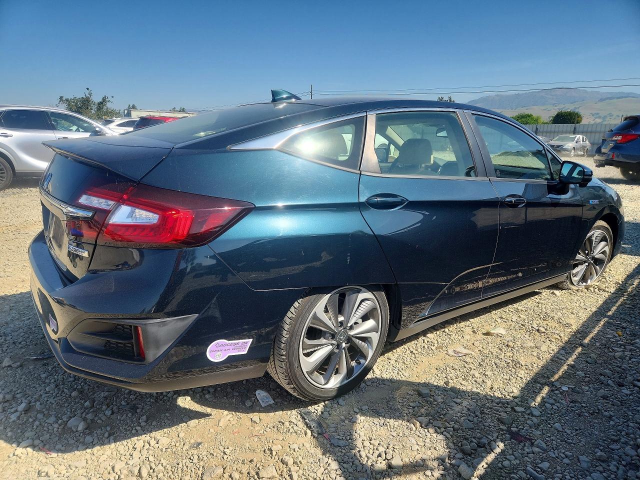 2019 Honda Clarity VIN JHMZC5F12KC003641 photo 3