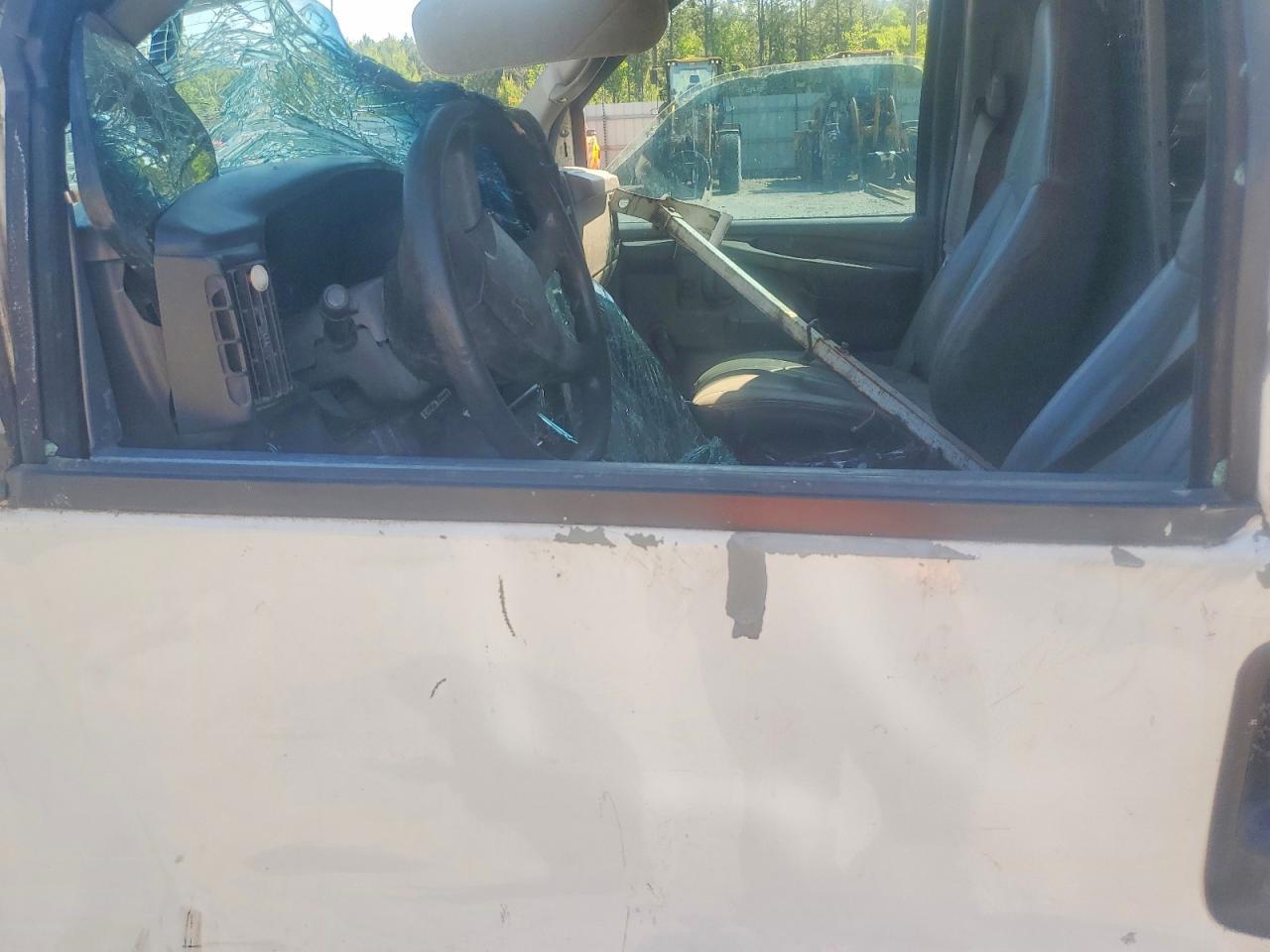 2005 Chevrolet Express VIN 1GCFG15X951140549 photo 7