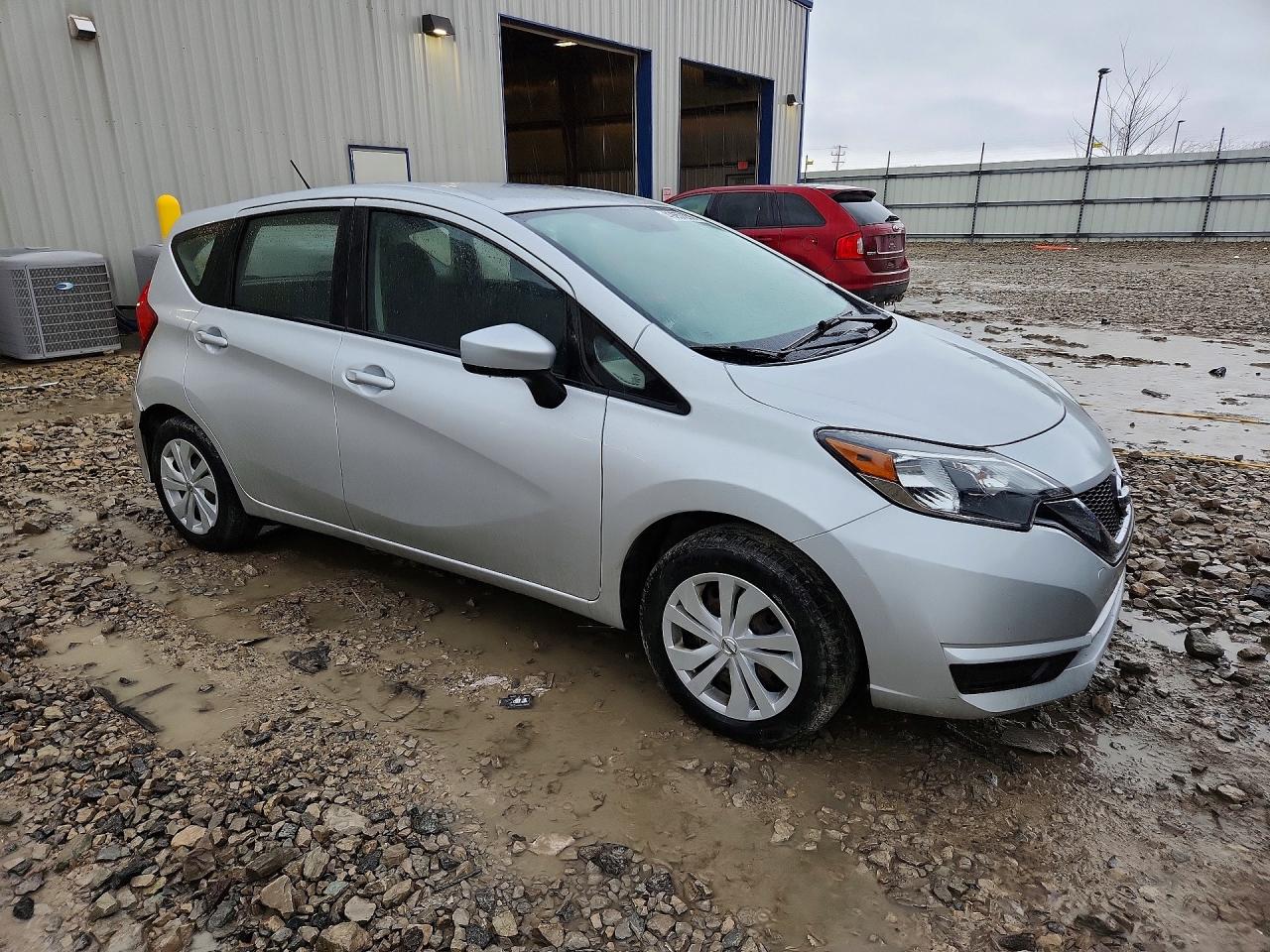 2018 Nissan Versa note VIN 3N1CE2CP0JL352568 photo 4