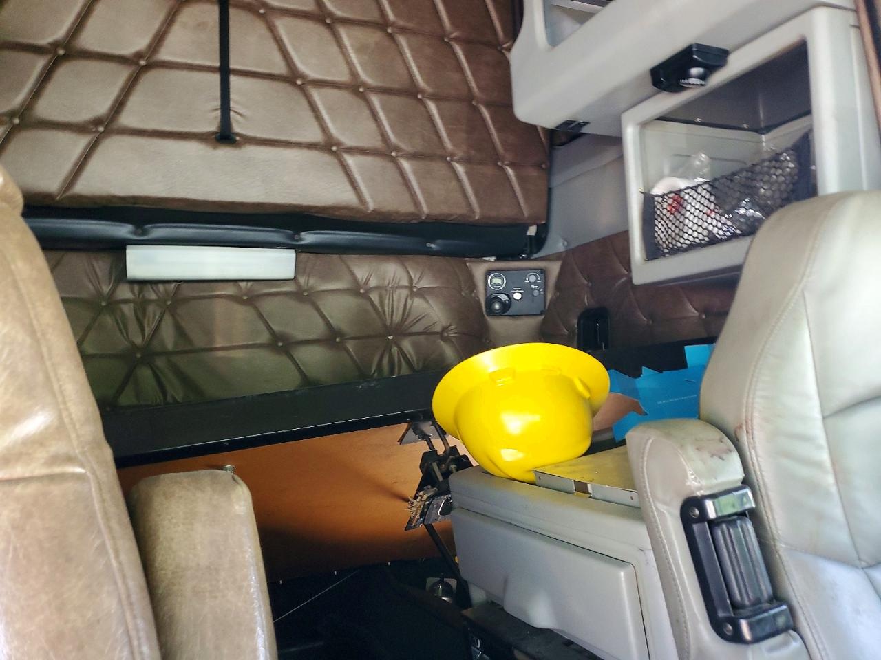 2005 FREIGHTLINER All other VIN 1FUJAPAV15DU99016 photo 6