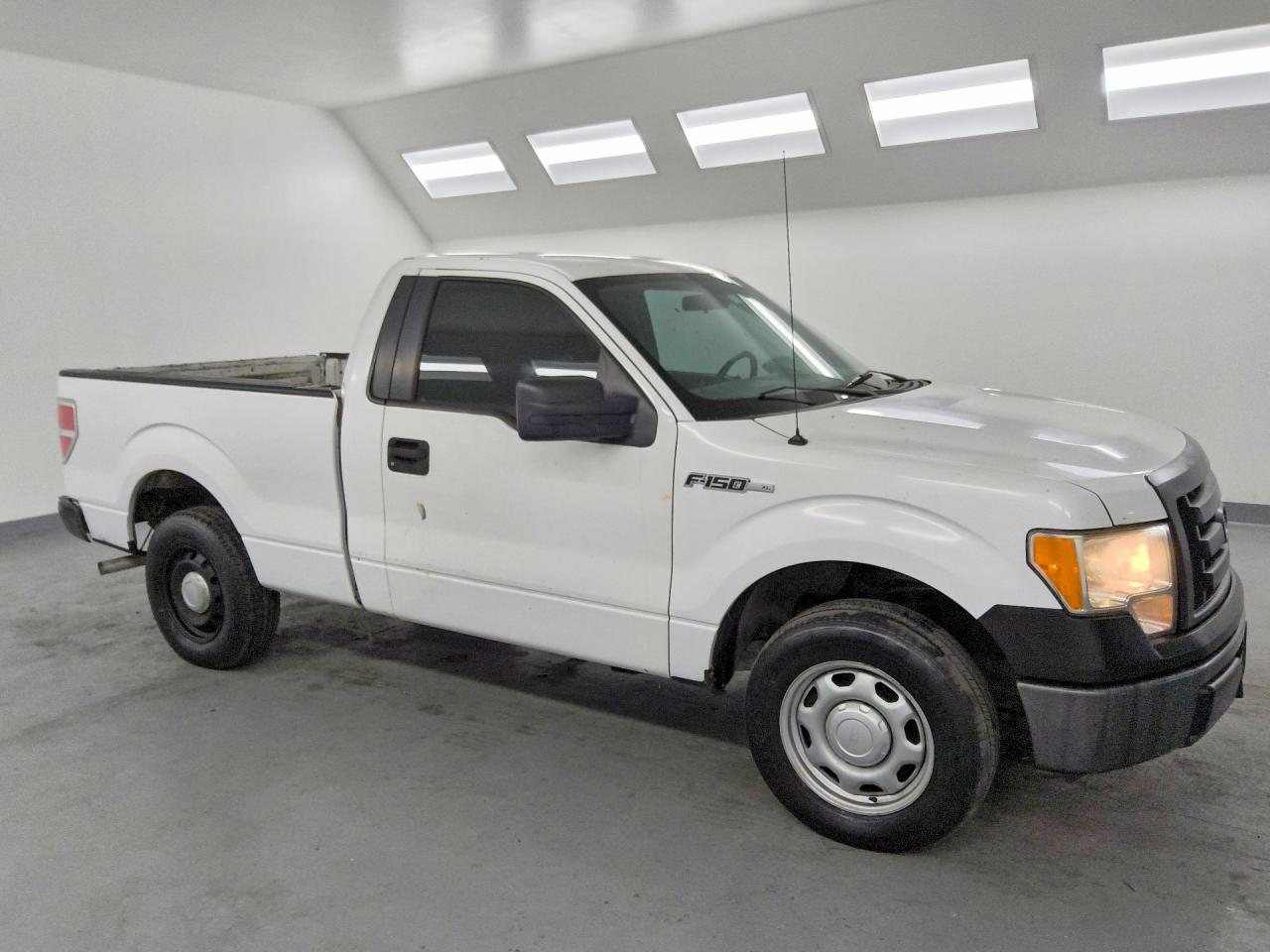 2011 Ford F150 VIN 1FTMF1CM1BKD44609 photo 4