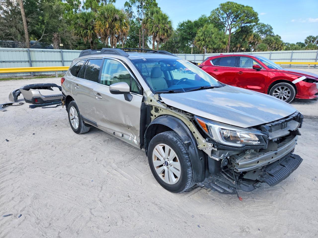 2018 Outback VIN 4S4BSAHC1J3285729 photo 4