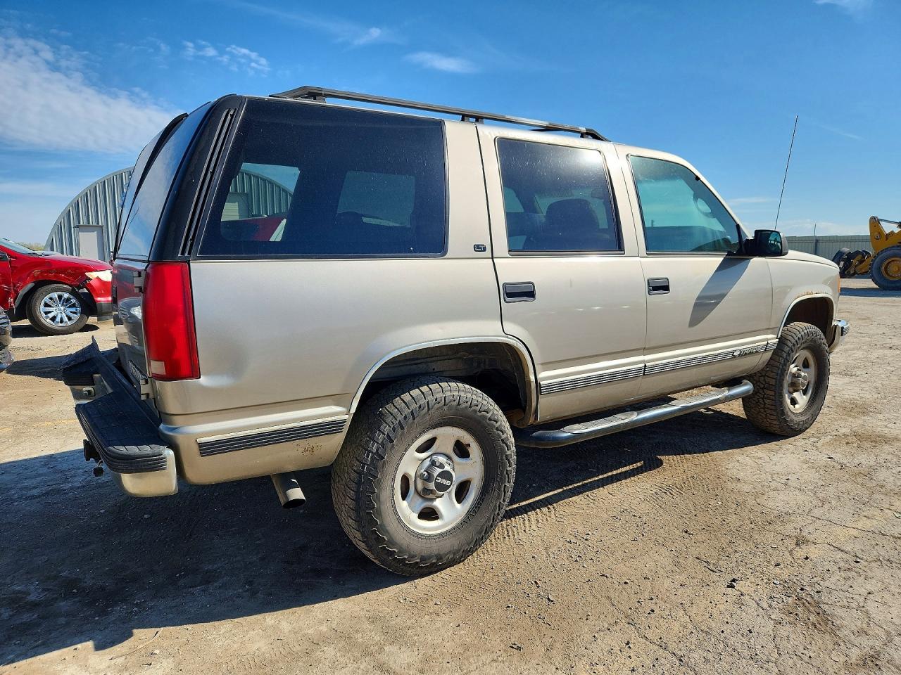 1999 Chevrolet Tahoe VIN 1GNEK13R4XR102284 photo 3