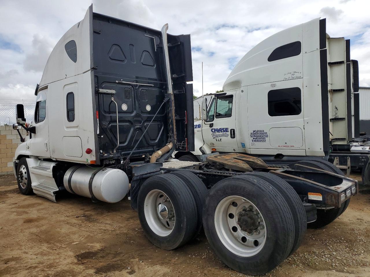 2014 FREIGHTLINER All other VIN 3AKJGLD63ESFS2398 photo 3