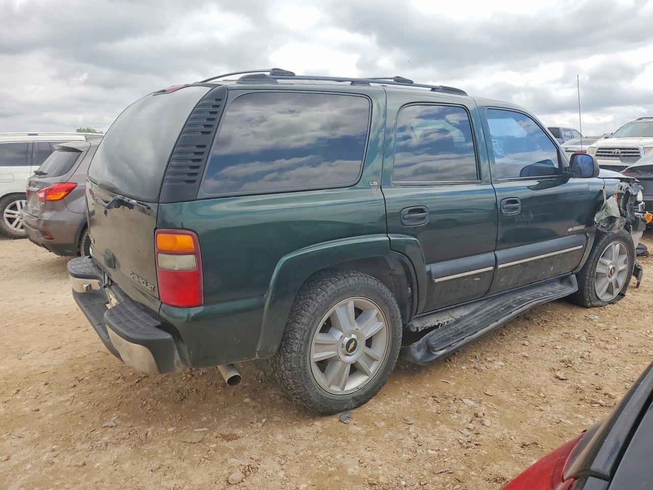 2002 Chevrolet Tahoe VIN 1GNEC13Z12R136575 photo 3