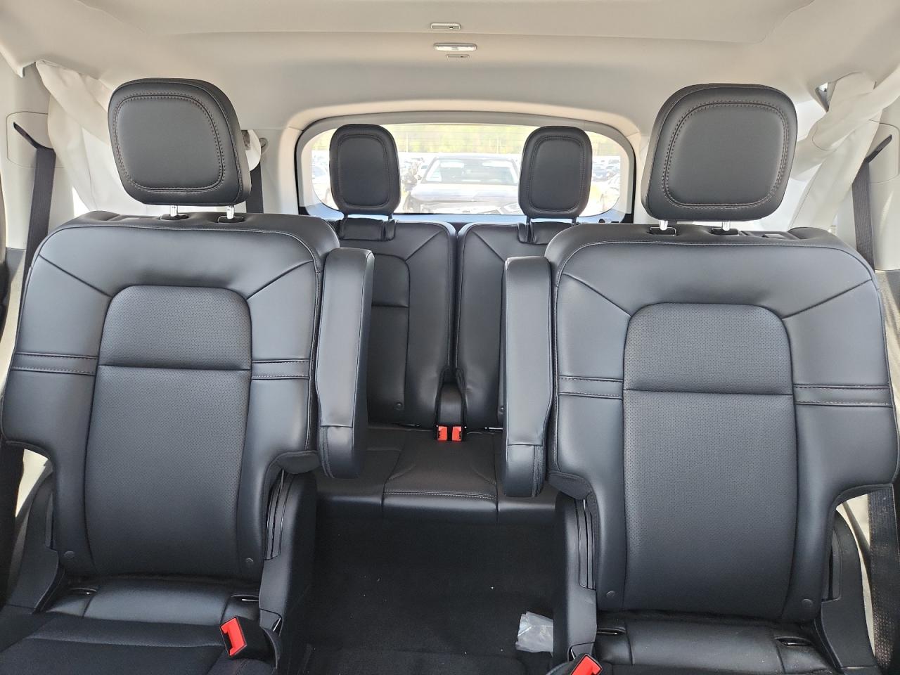 2025 Lincoln Aviator VIN 5LM5J6XC1SGL34045 photo 10