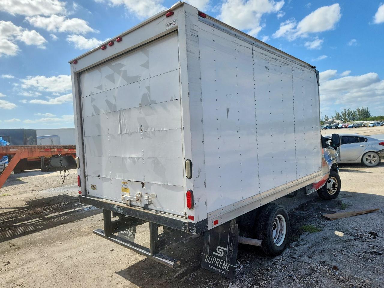 2017 FORD Econoline VIN 1FDWE3F64HDC68140 photo 3