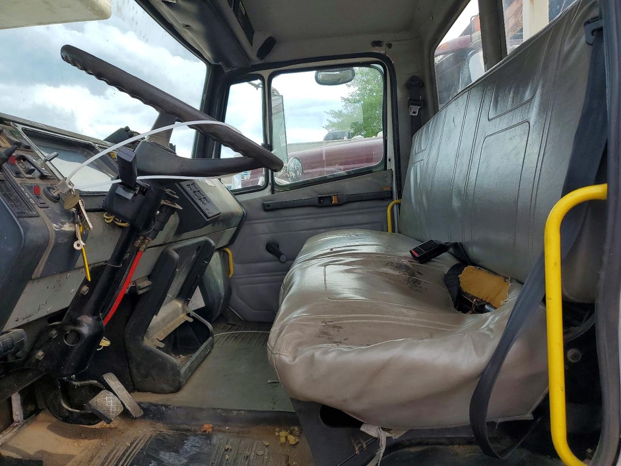 2001 FREIGHTLINER All models VIN 1FVHBXAK61HG77554 photo 7