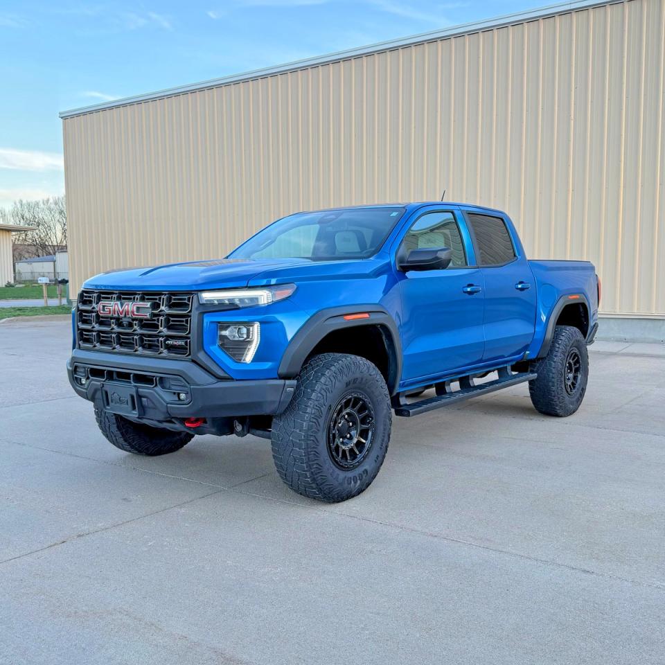 2024 GMC Canyon VIN 1GTP6EEK5R1230788 photo 2