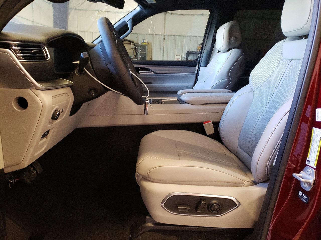 2025 Jeep Wagoneer VIN 1C4SJVBP2SS533360 photo 7