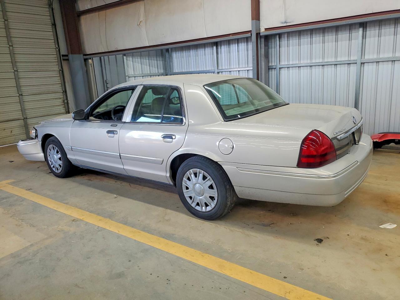 2008 Mercury Grmarquis VIN 2MEFM74VX8X634845 photo 2