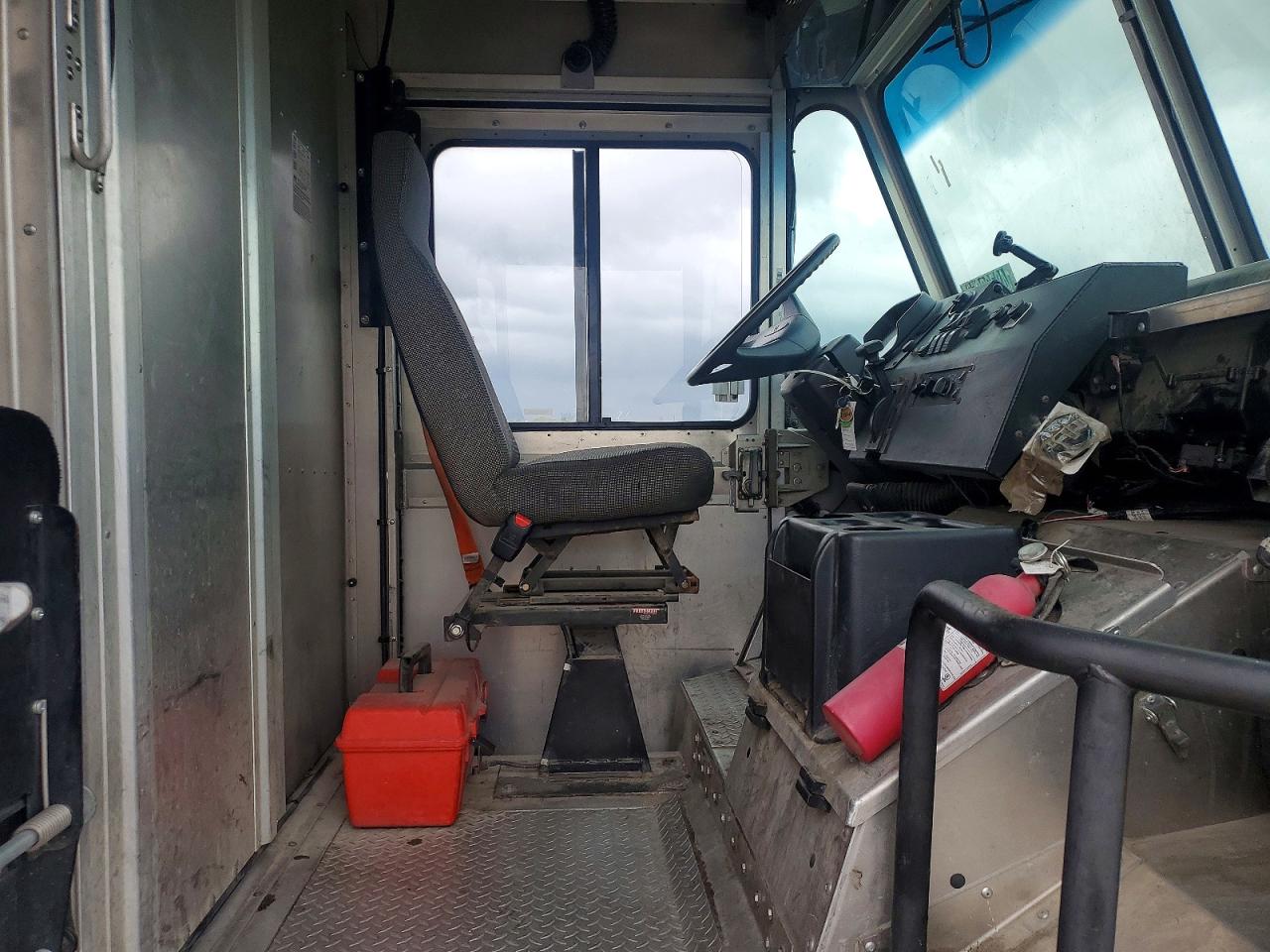 2020 FREIGHTLINER All other VIN 4UZAC2EA6LCMK2989 photo 5