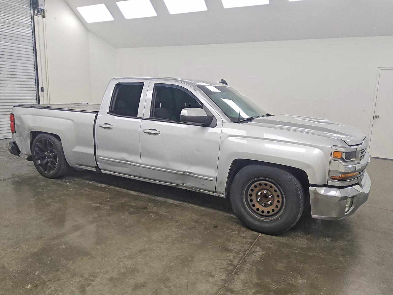 2017 Chevrolet All models VIN 1GCRCREC5HZ344971 photo 4