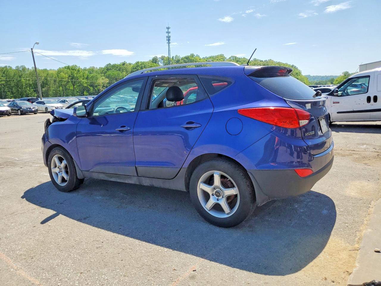 2011 Hyundai Tucson VIN KM8JU3AC0BU129124 photo 2