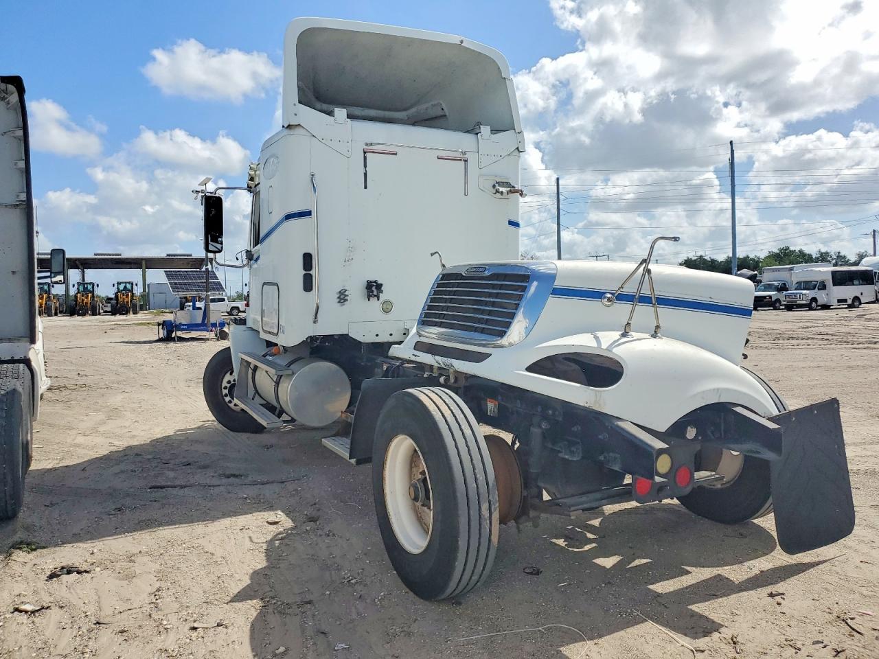 2013 FREIGHTLINER All other VIN 3ALXFAA8XDDBX6825 photo 3