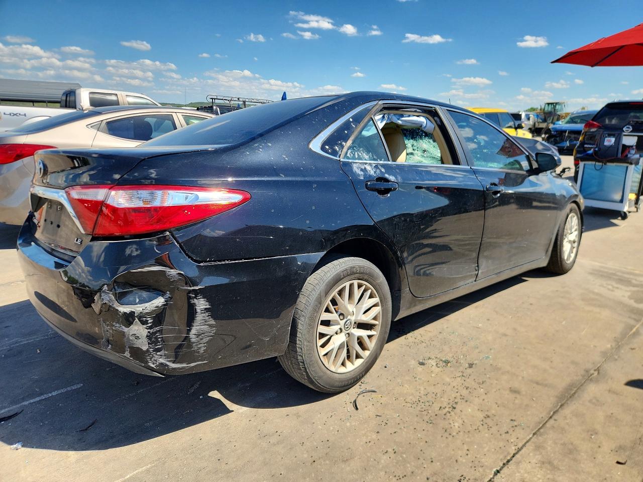 2016 Toyota Camry VIN 4T4BF1FK1GR543562 photo 3