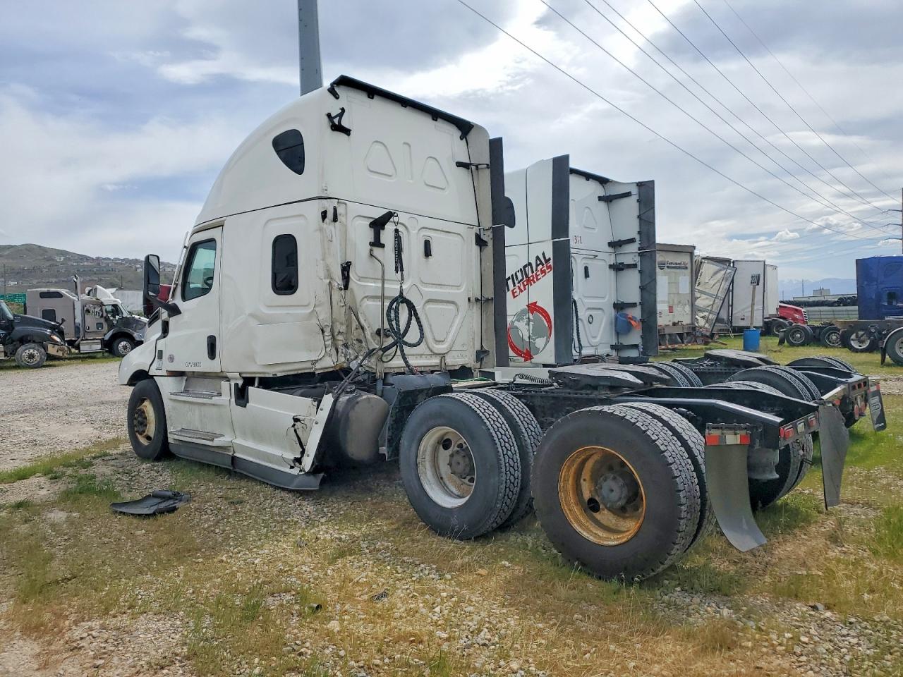 2023 FREIGHTLINER All other VIN 3AKJHHDR0PSUD4117 photo 3
