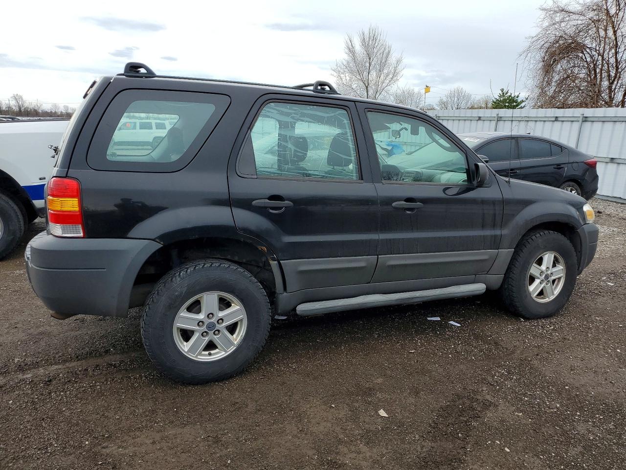 2006 Ford Escape VIN 1FMYU92Z56KA07560 photo 3