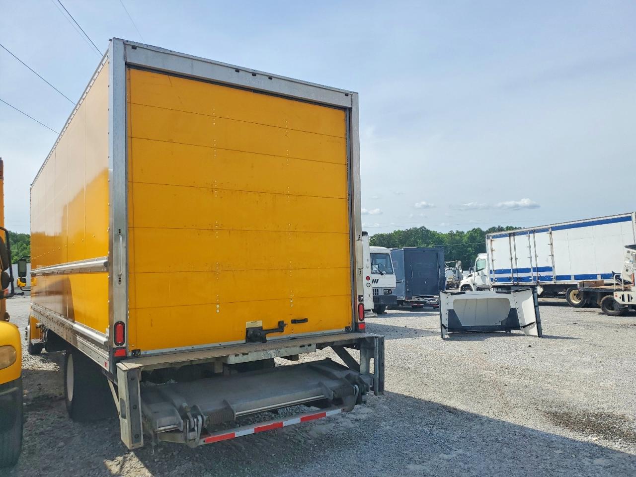 2018 FREIGHTLINER All other VIN 1FVACWFB2JHJH4839 photo 3