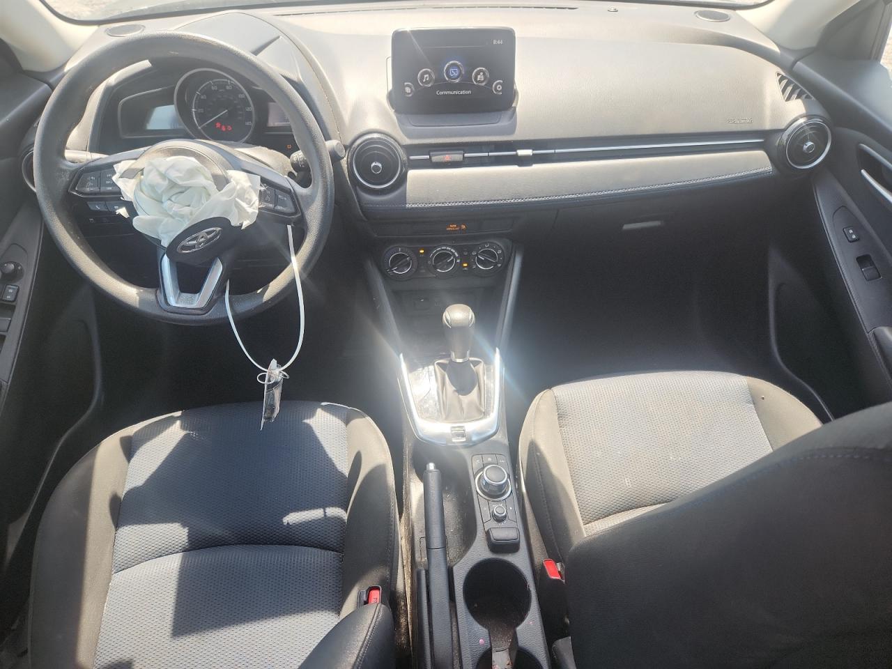 2019 Toyota Yaris VIN 3MYDLBYV6KY513350 photo 8