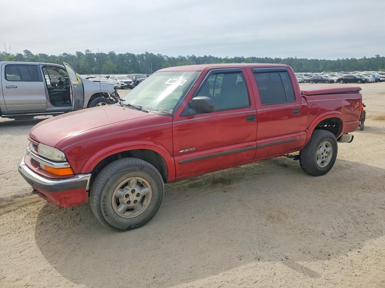 2002 CHEV S10 VIN 1GCDT13WX2K194218 photo 1