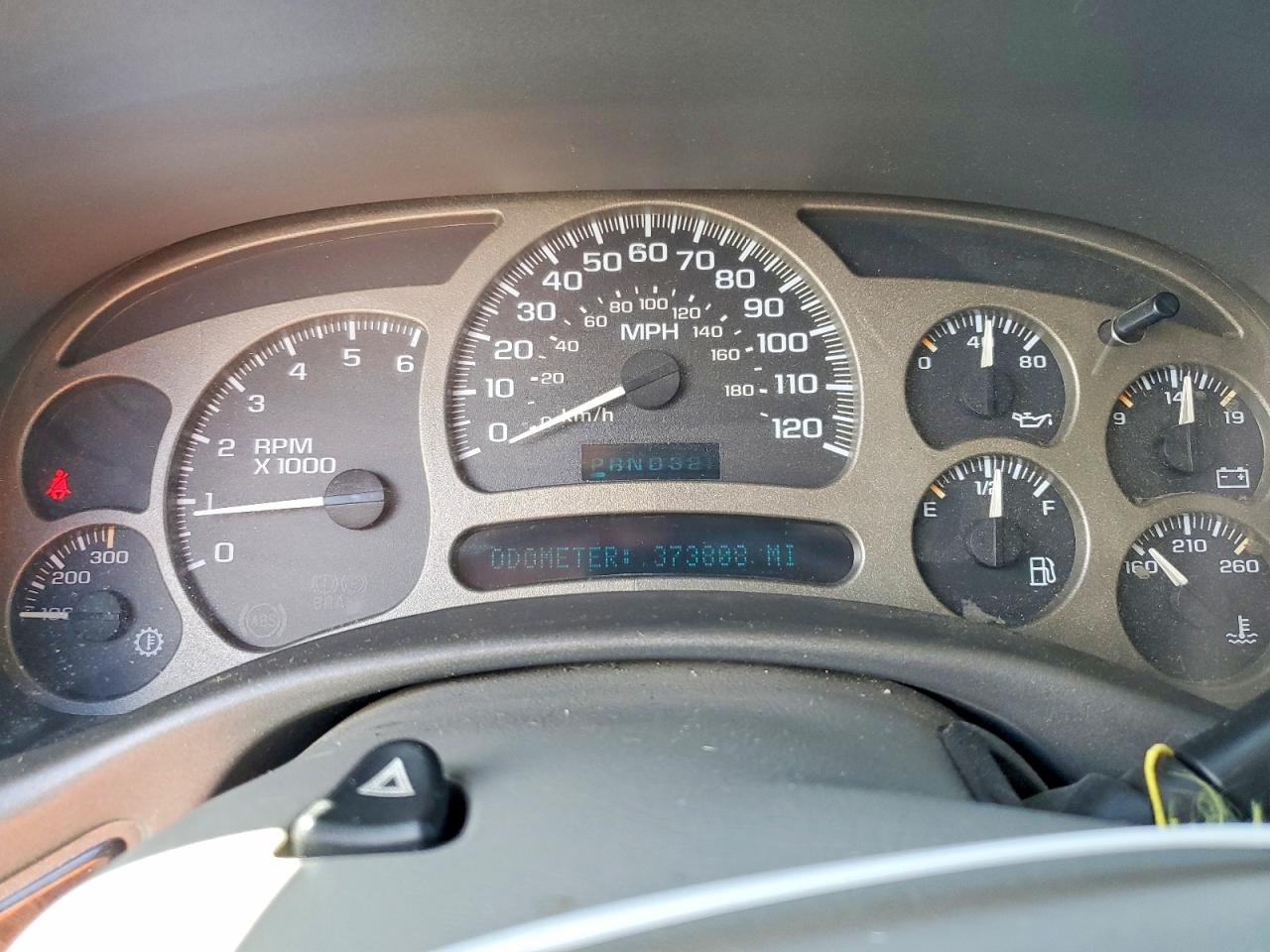 2005 GMC Yukon VIN 1GKFK66U65J234490 photo 9