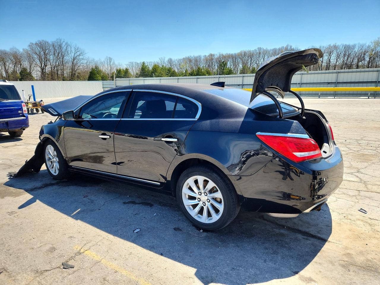 2016 Buick Lacrosse VIN 1G4GB5G3XGF173386 photo 2
