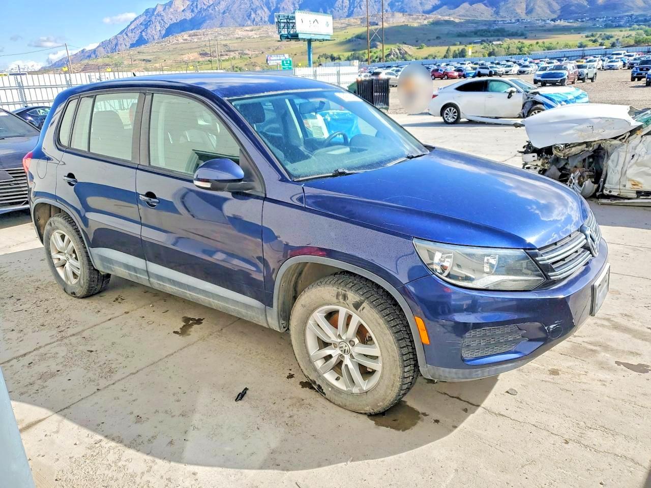 2012 Volkswagen Tiguan VIN WVGAV7AX1CW551464 photo 4