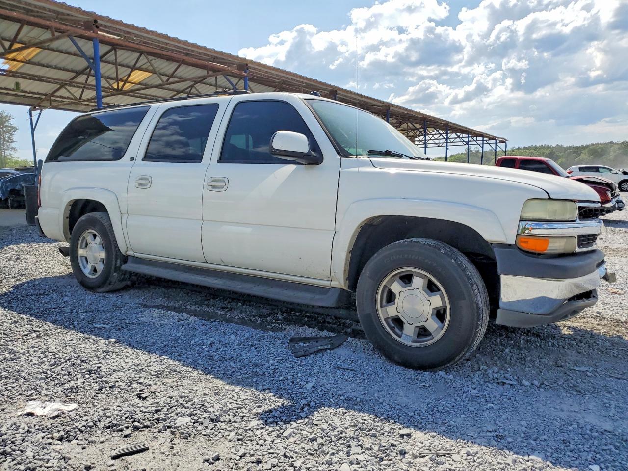 2004 Chevrolet Suburban VIN 1GNEC16Z74J320724 photo 4