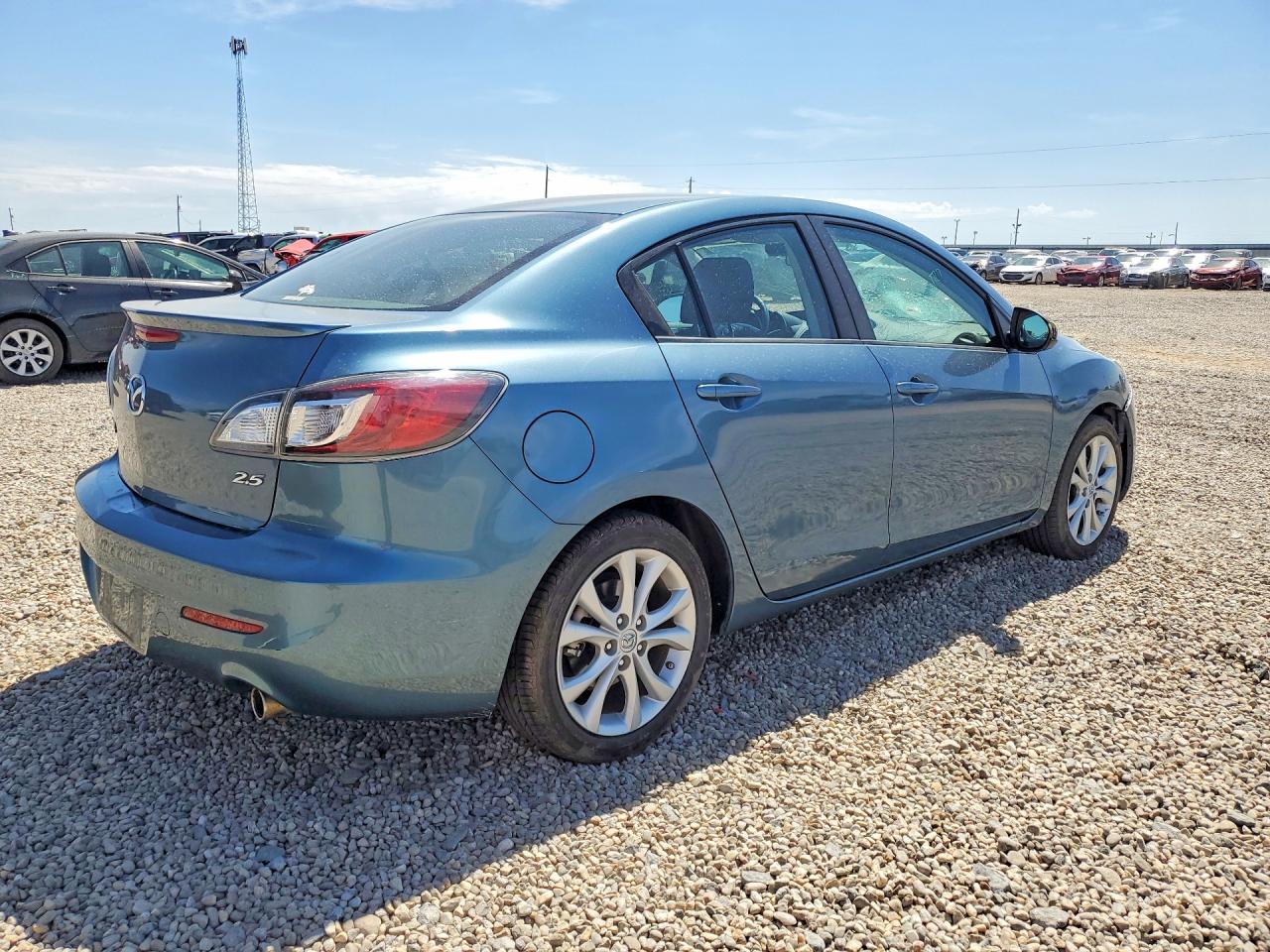 2011 Mazda Mazda3 VIN JM1BL1U64B1479914 photo 3