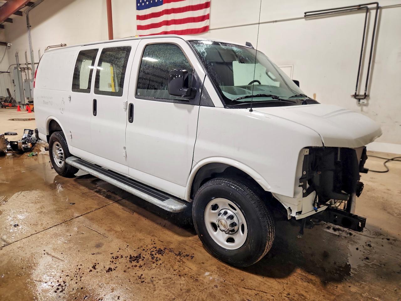 2025 CHEV Express VIN 1GCWGAFP1S1177847 photo 4