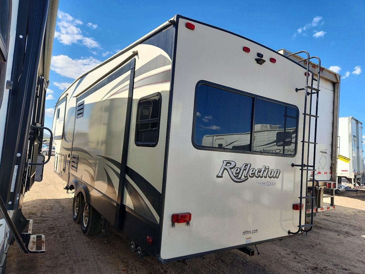 2018 GRAND Reflection VIN 573FR3325J3317764 photo 3