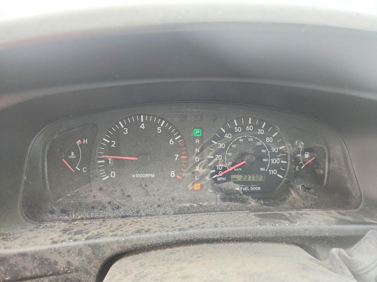 1999 Toyota Sienna VIN 4T3ZF13C6XU163890 photo 9
