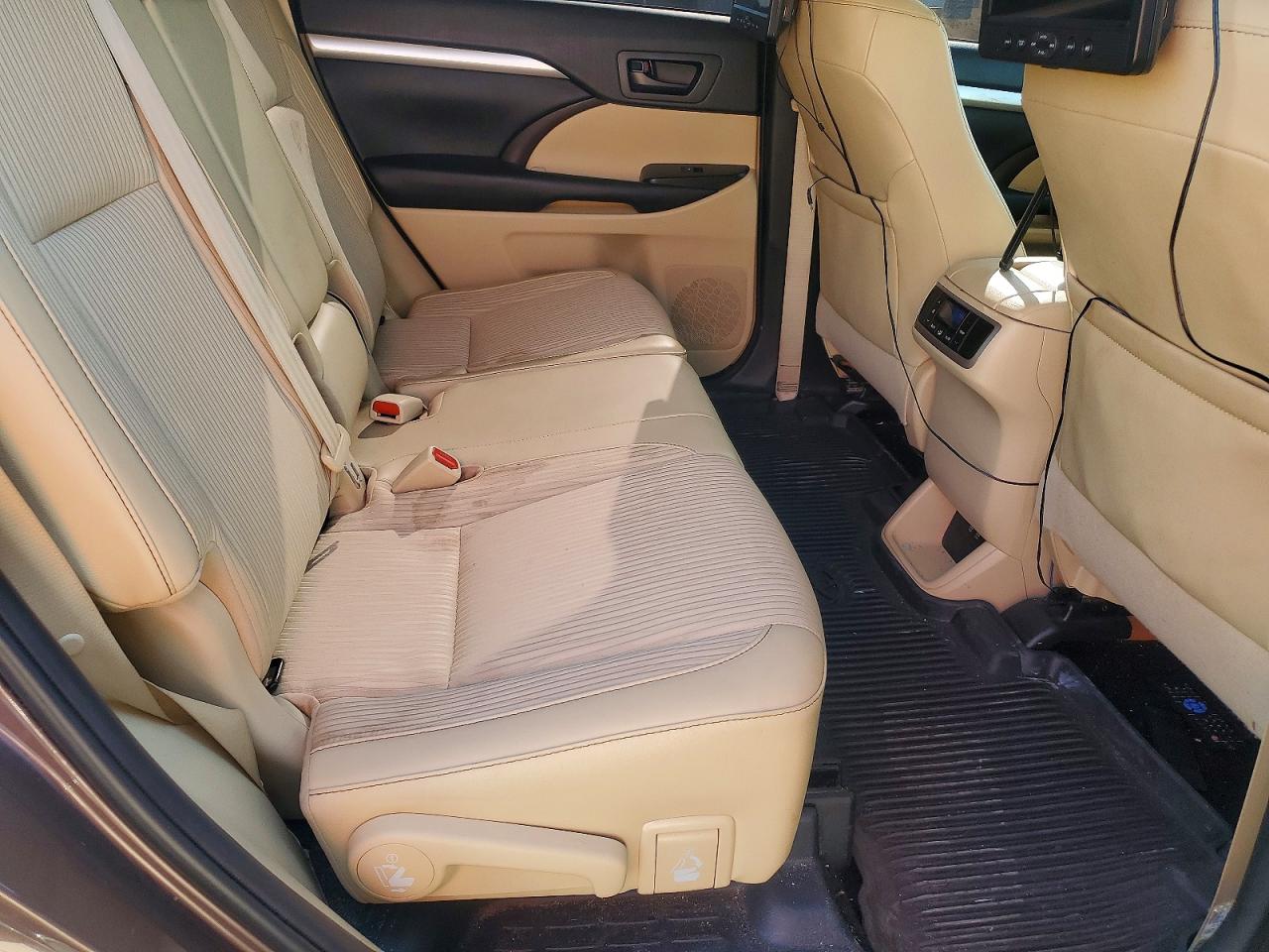 2019 Toyota Highlander VIN 5TDBZRFH7KS700663 photo 11